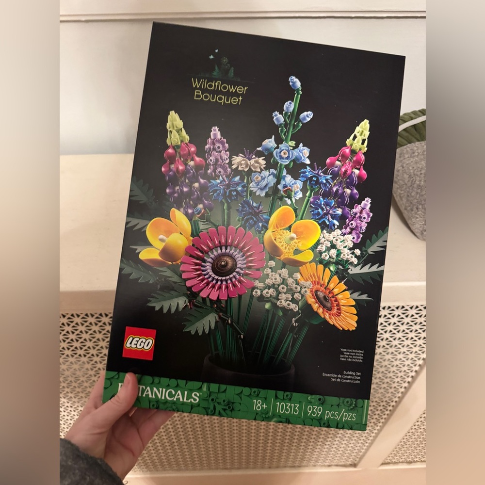 LEGO Botanicals Wildflower Bouquet - Yellow, Purple, Blue